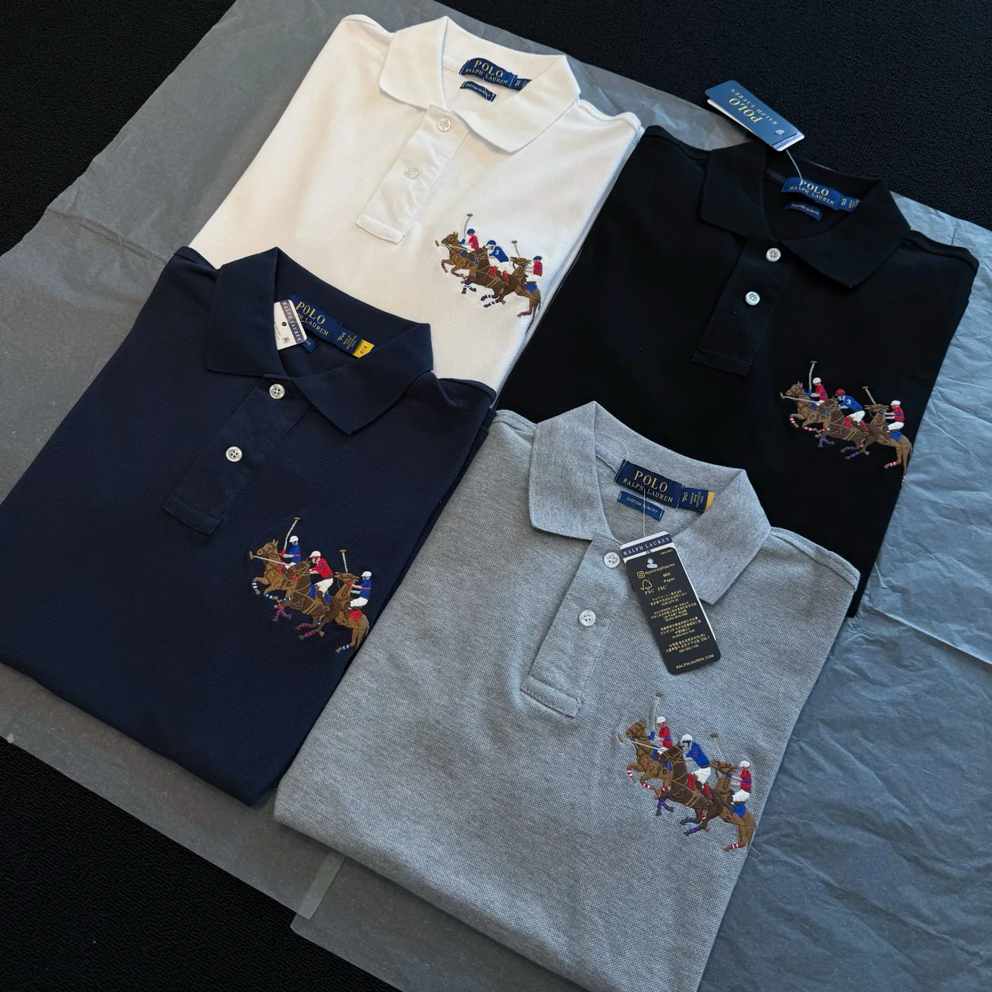 P170 Style No. RL02 (four colors) Ralph Lauren/Ralph Lauren Three Ponies embroidered logo, lapel polo shirt, T-shirt short-sleeved, fabric 100% pique cotton, imported embroidered logo on the chest, custom threaded collar, Malaysian embroidery, the highest version, suitable for business and leisure daily use! 🌘Two-button placket, laser logo pearlescent resin buttons, cuffs and hem using double-thread sewing technology, different currency versions, full set of original three-label accessories!   SIZE #S~XXL Color#Black Navy Gray White